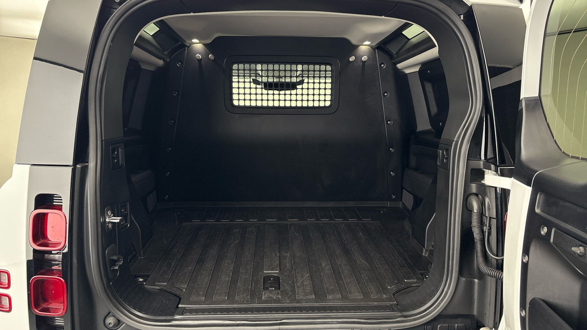 Land Rover Defender 90 Urban Image 11