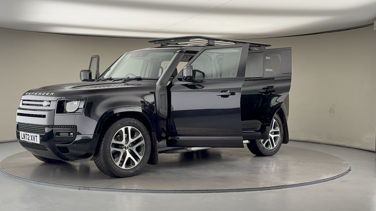 Land Rover Defender 110 Image 22