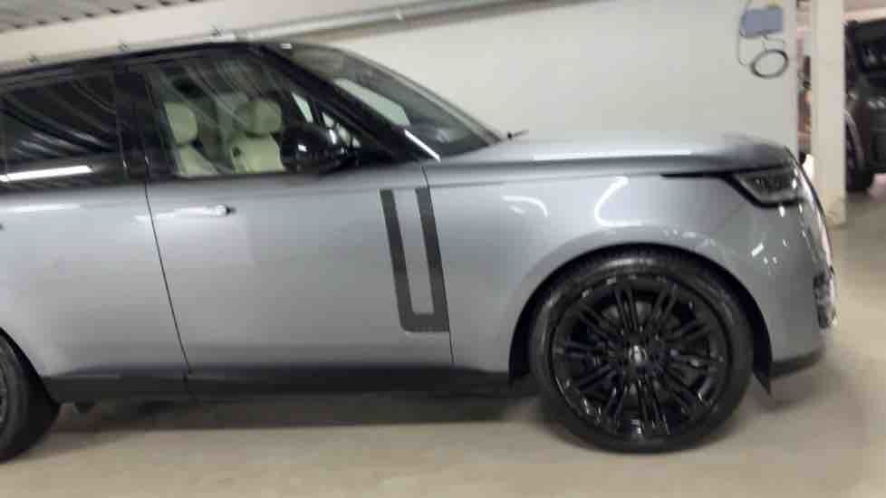 More views of Land Rover Range Rover