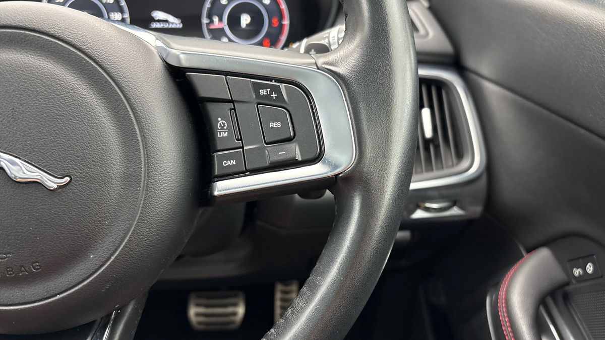 Jaguar E-PACE Image 14