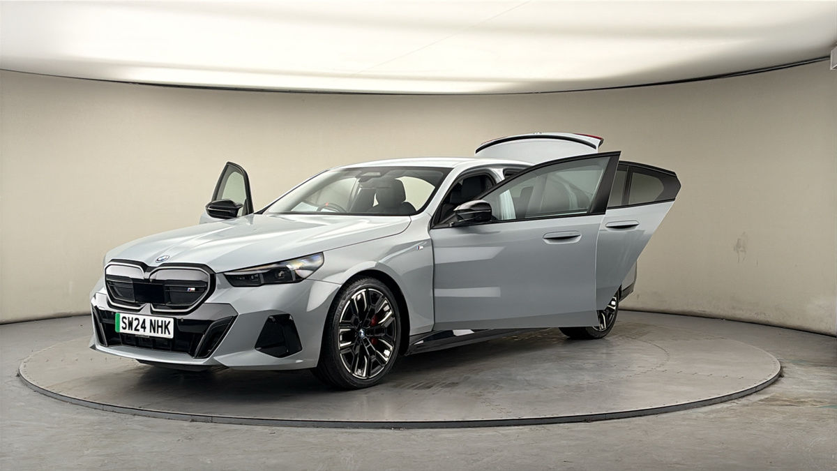 More views of BMW i5