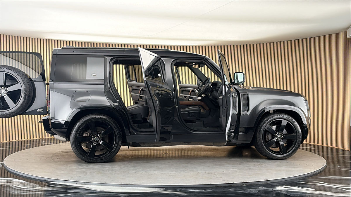 More views of Land Rover Defender 110