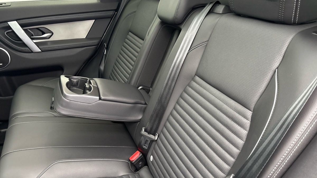 Land Rover Discovery Sport Image 9