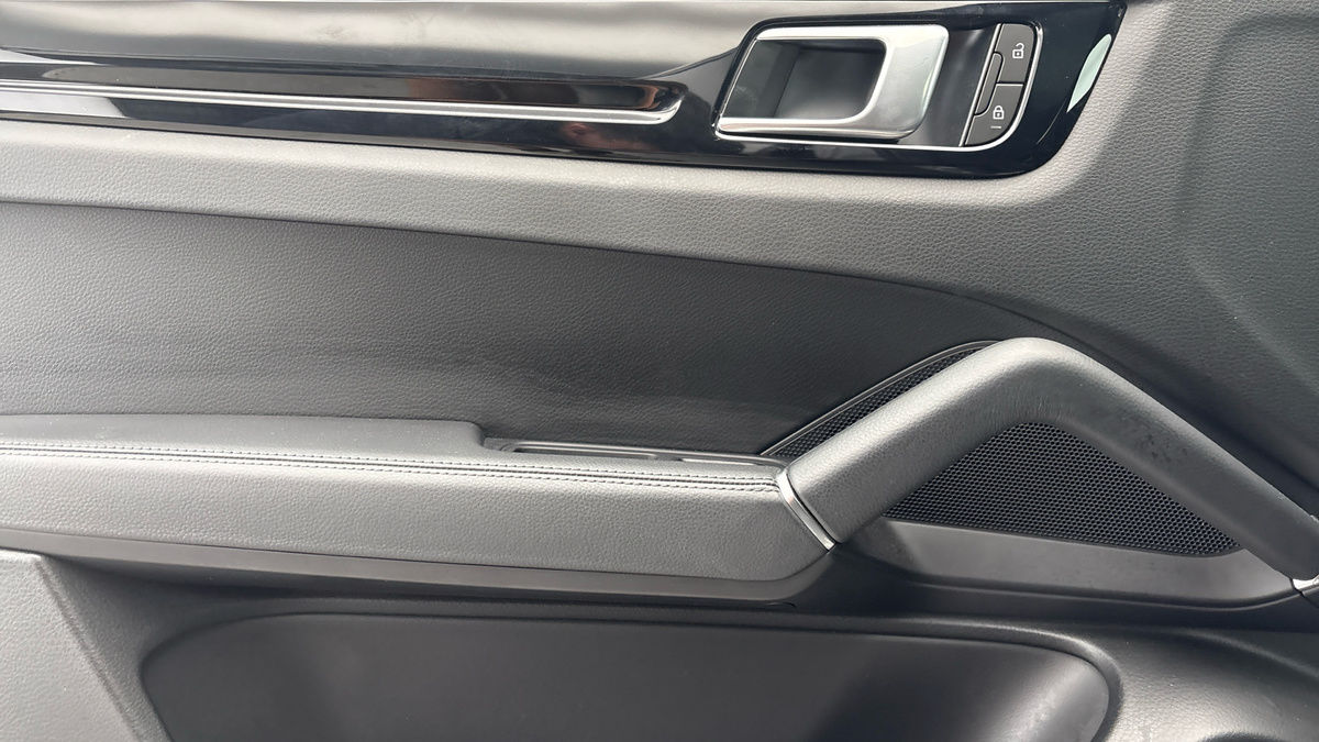 Porsche Cayenne Image 19