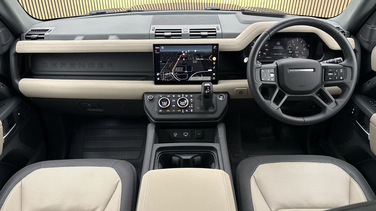 Land Rover Defender 110 Image 12