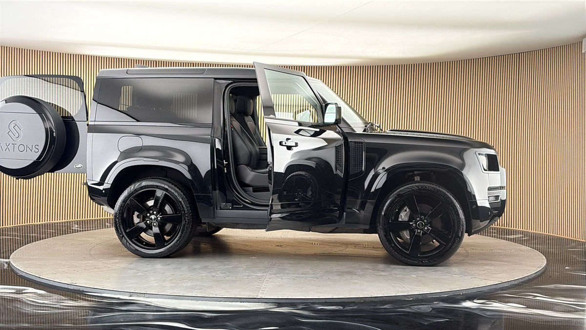 More views of Land Rover Defender 90