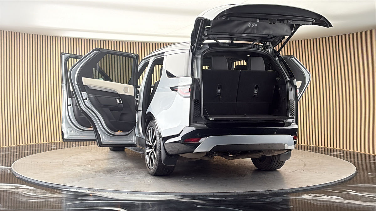 More views of Land Rover Discovery
