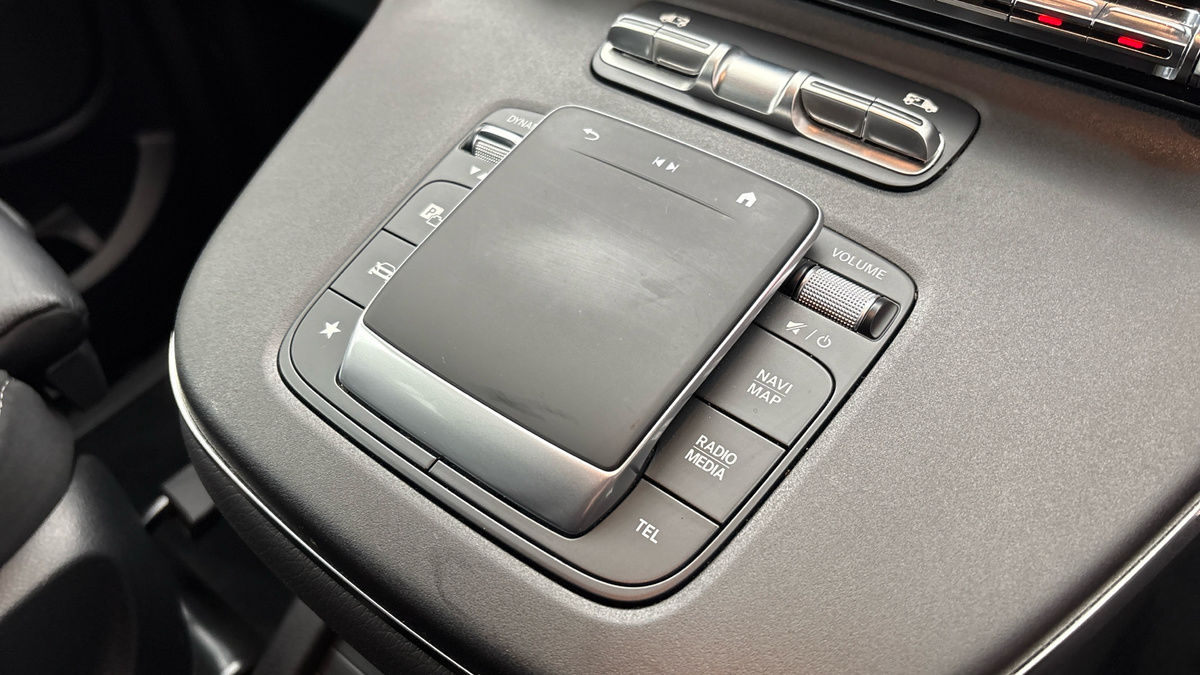 Mercedes-Benz V Class Image 26