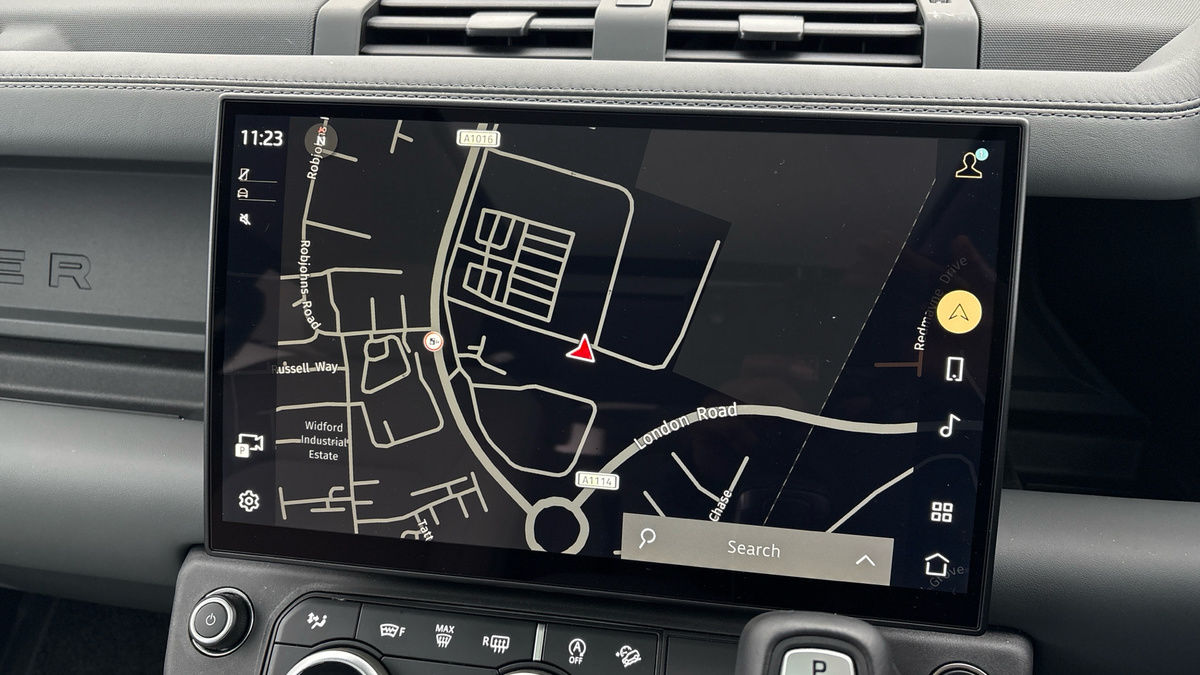 Land Rover Defender 110 Urban Image 17