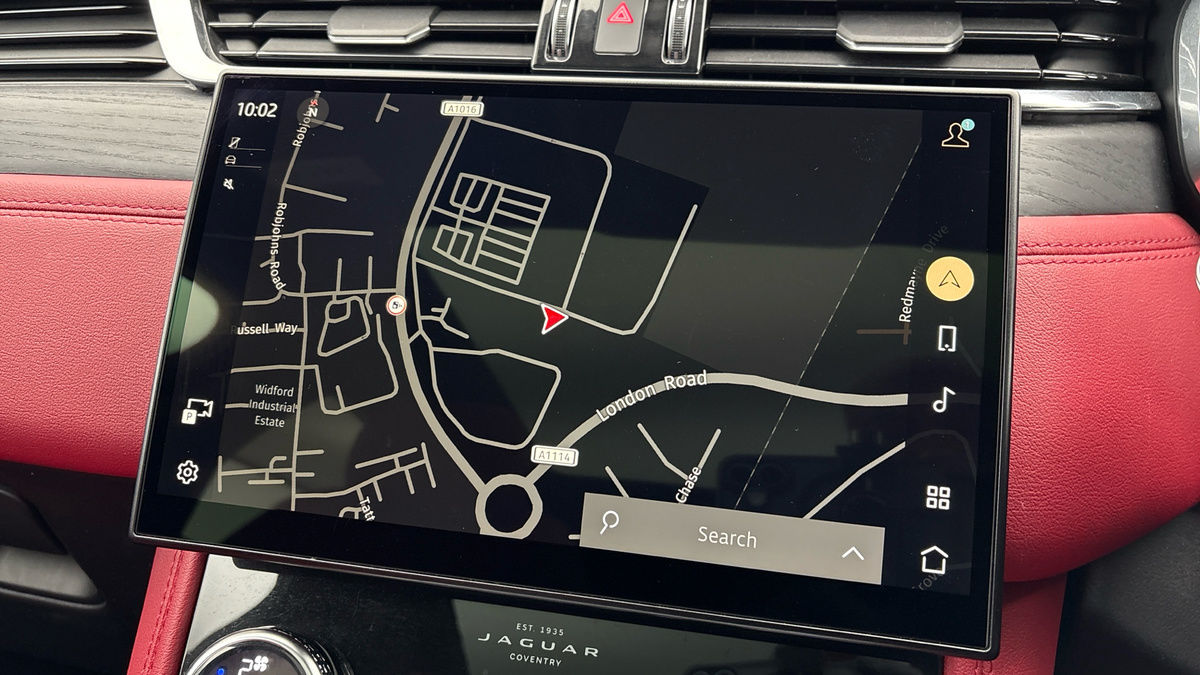 Jaguar F-PACE Image 17