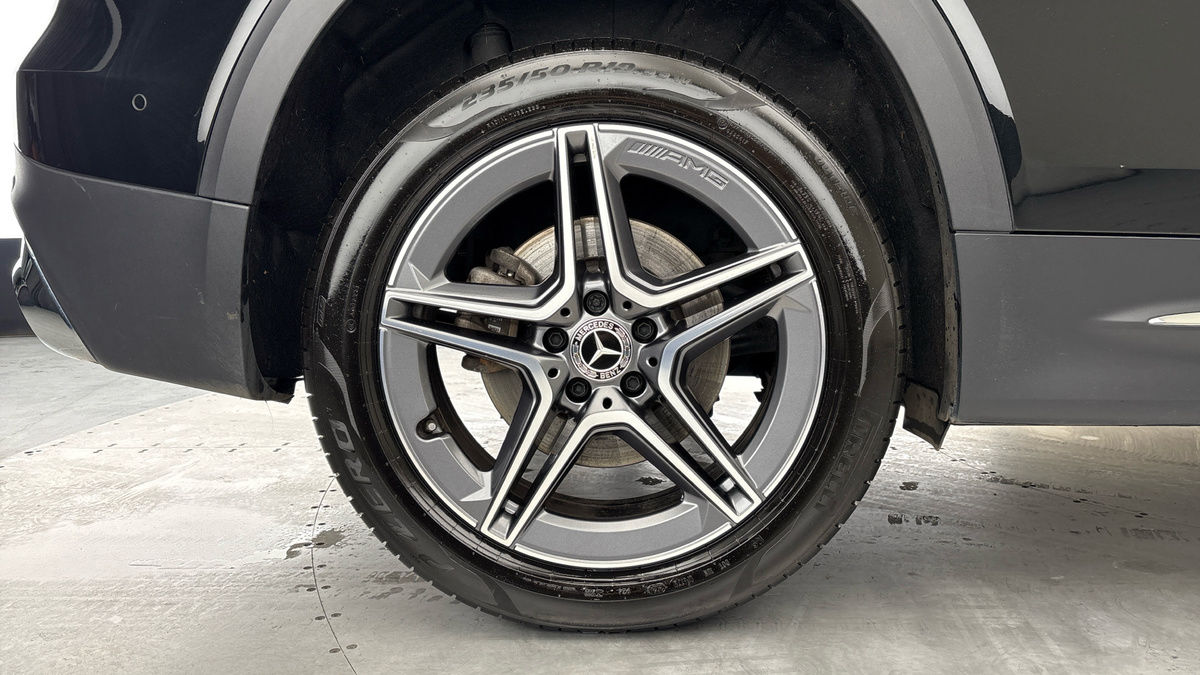 Mercedes-Benz GLB Image 10