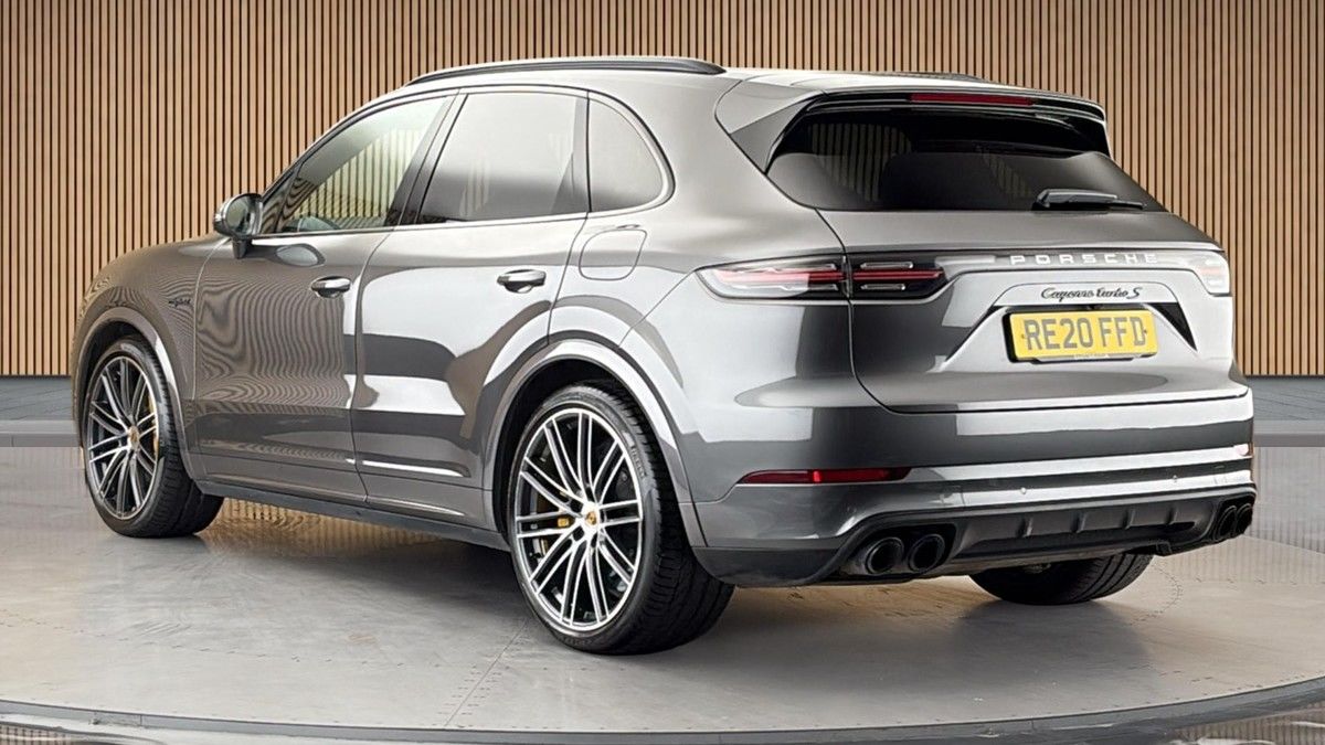 Porsche Cayenne Image 2