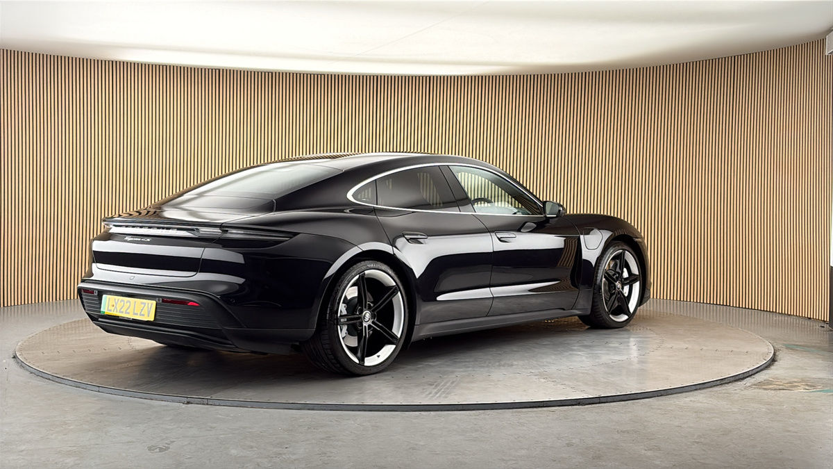 Porsche Taycan Image 21