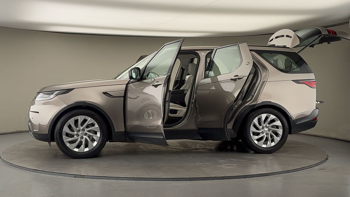 More views of Land Rover Discovery