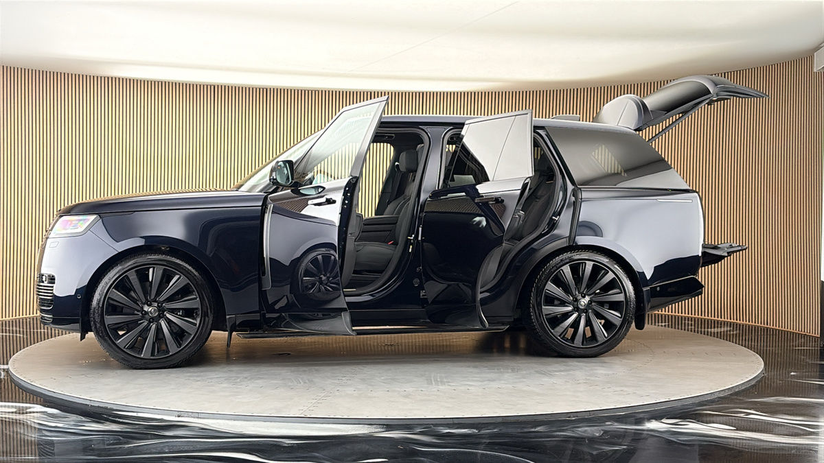 More views of Land Rover Range Rover