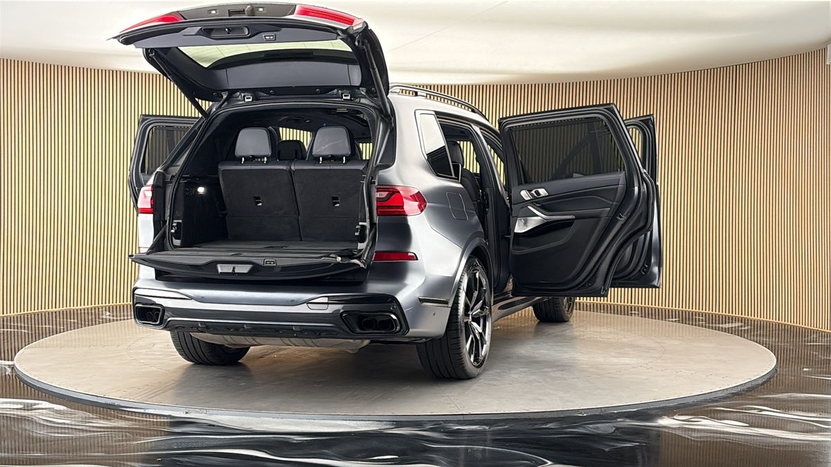More views of BMW X7