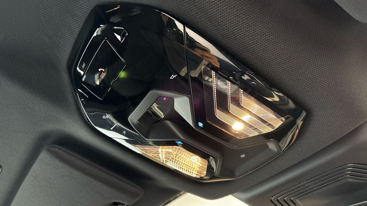BMW iX Image 36