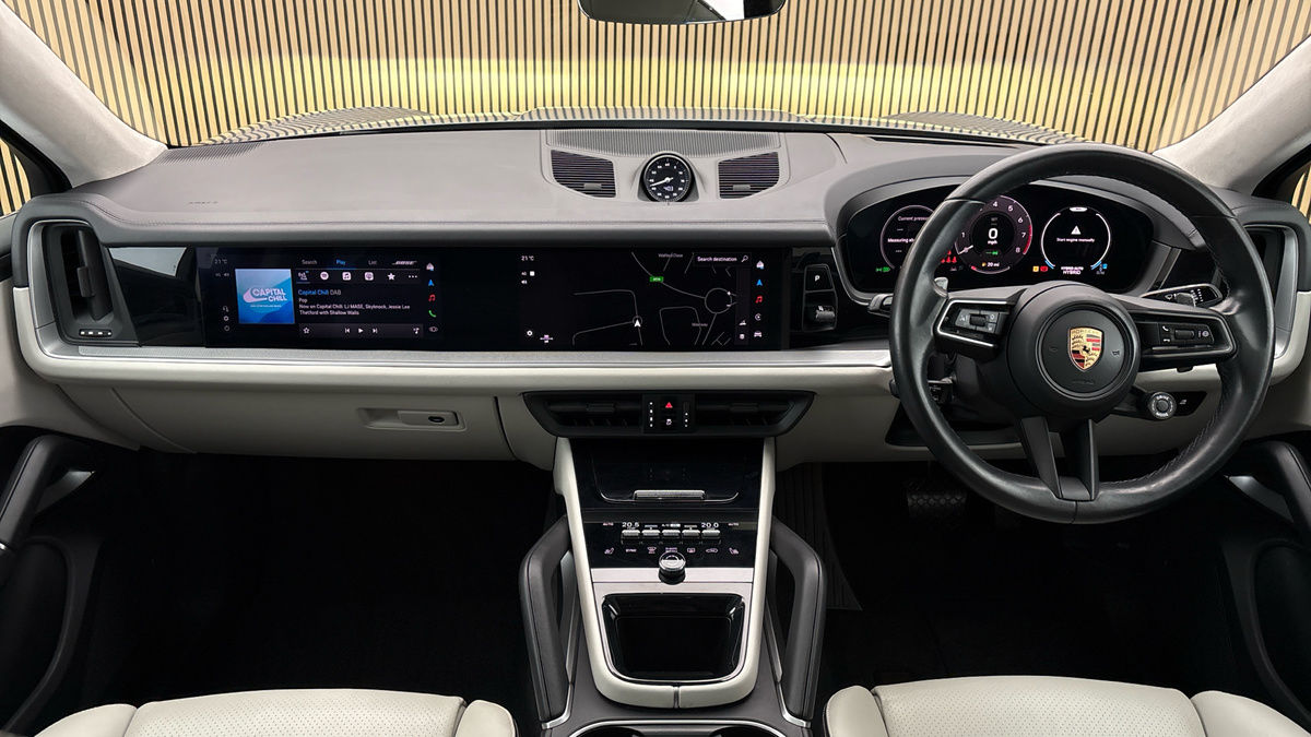 Porsche Cayenne Image 12