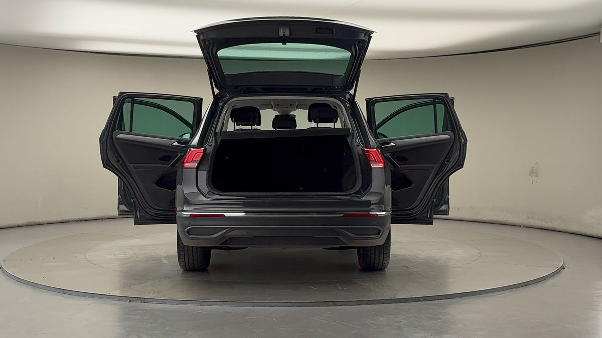 More views of Volkswagen Tiguan