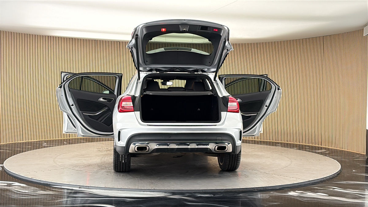 More views of Mercedes-Benz GLA