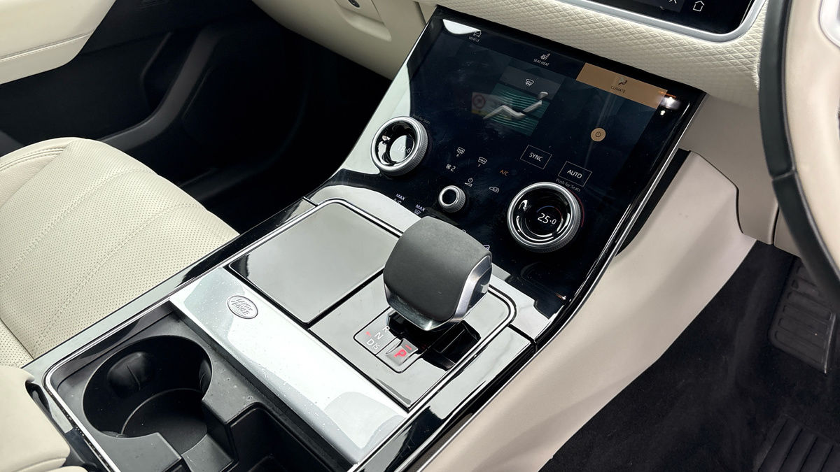 Land Rover Range Rover Velar Image 18