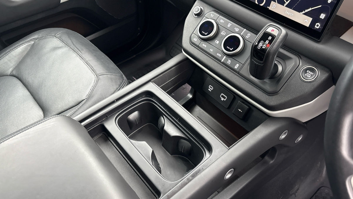 Land Rover Defender 90 Image 18