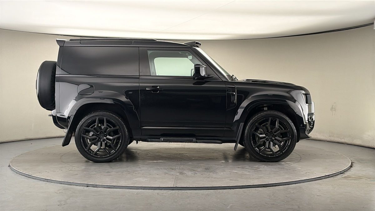 More views of Land Rover Defender 90