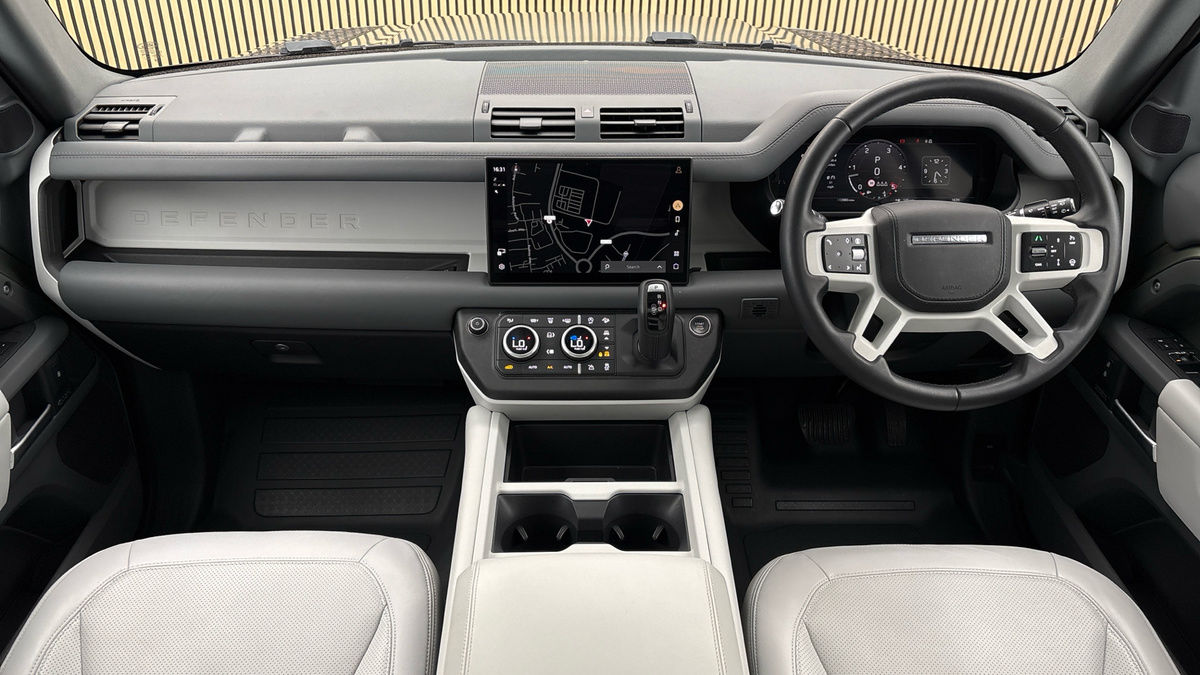 Land Rover Defender 110 Image 12