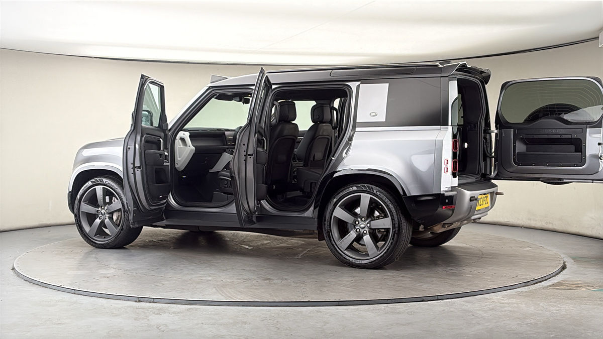 More views of Land Rover Defender 110