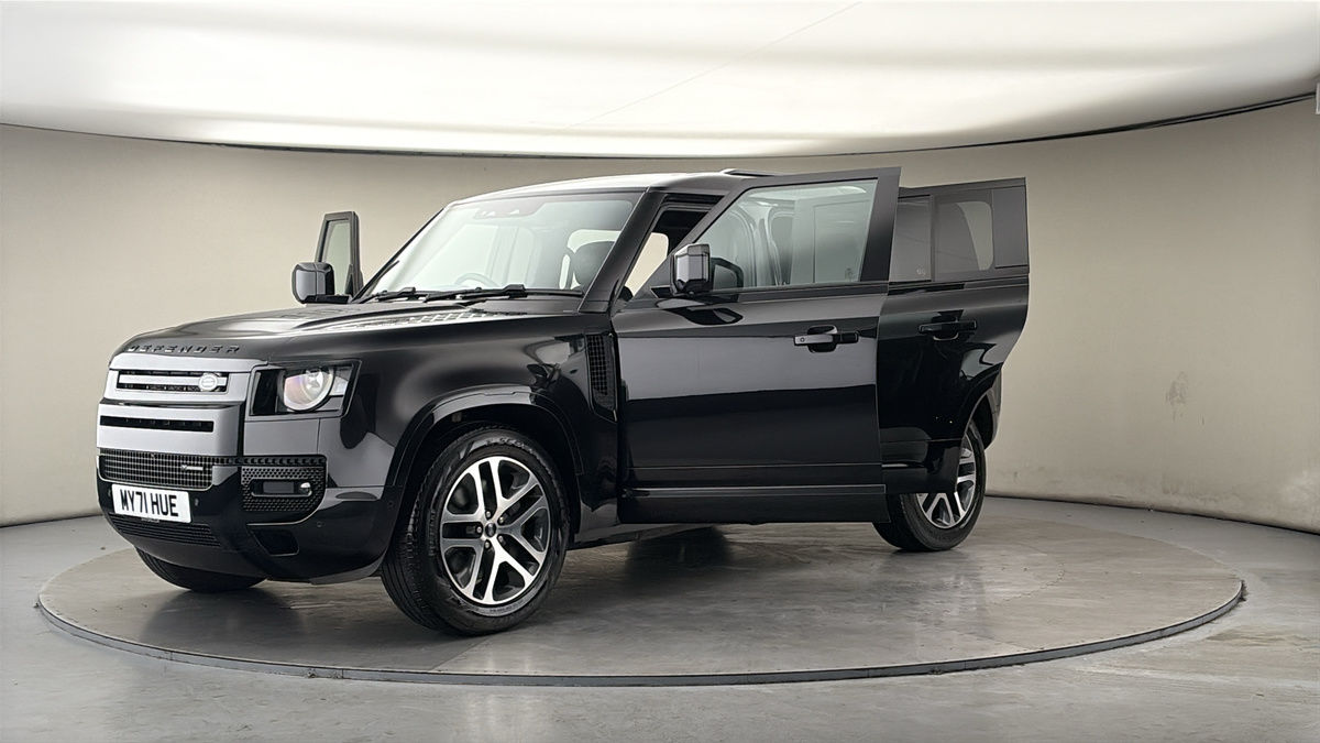 Land Rover Defender 110 Image 22