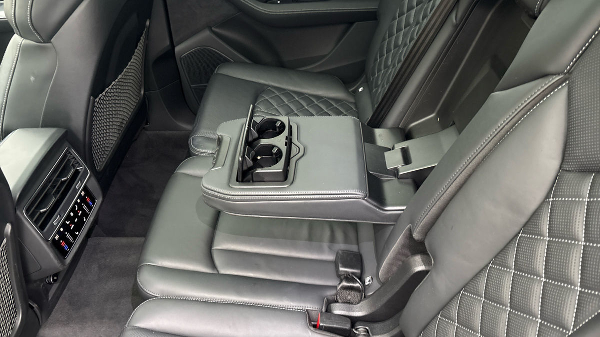 Audi Q7 Image 9