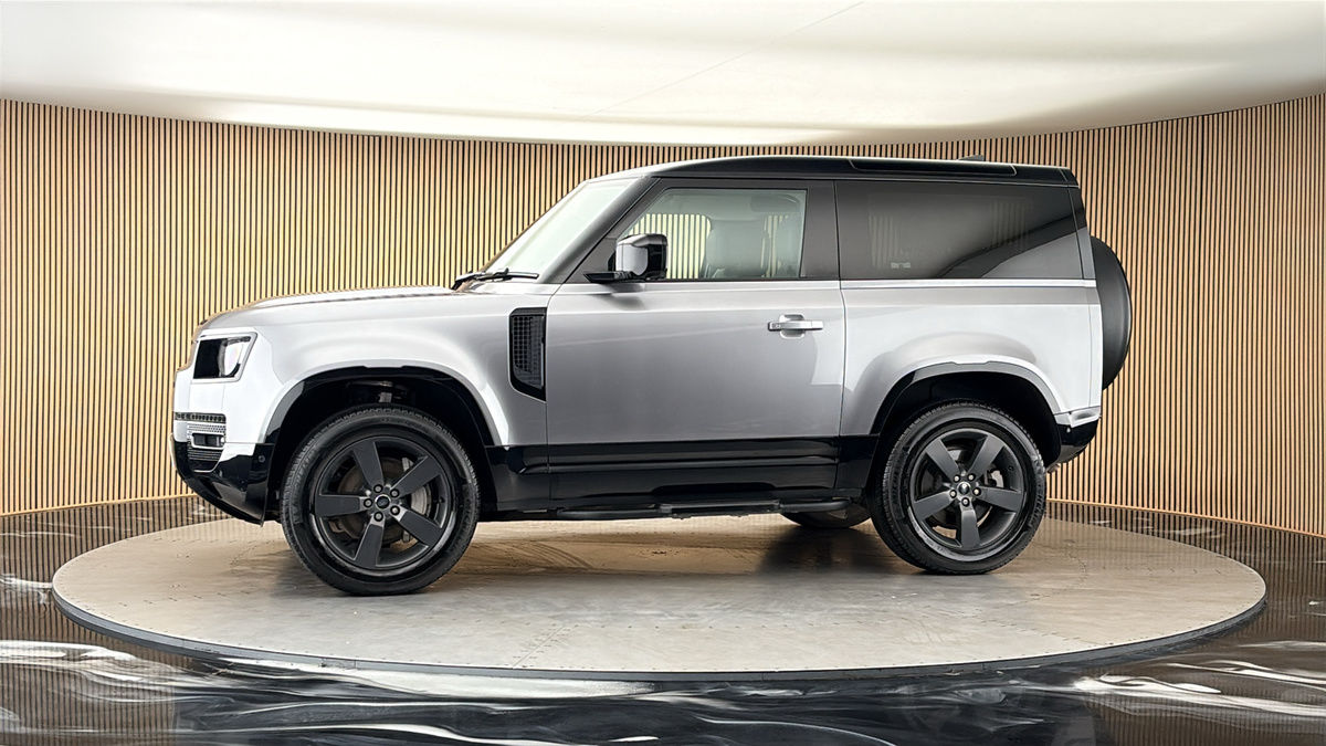 More views of Land Rover Defender 90