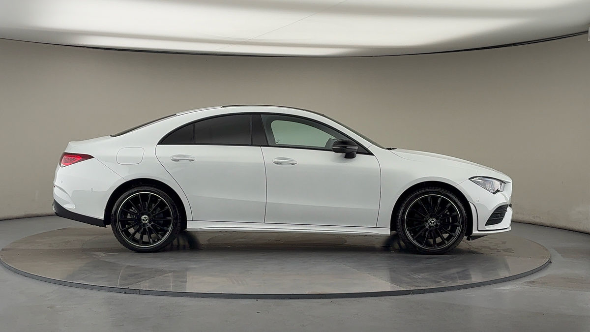 Mercedes-Benz CLA Image 22