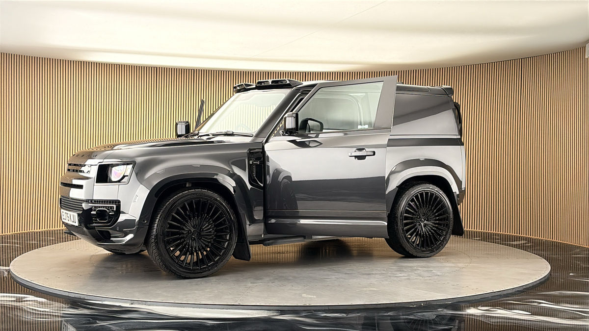 More views of Land Rover Defender 90