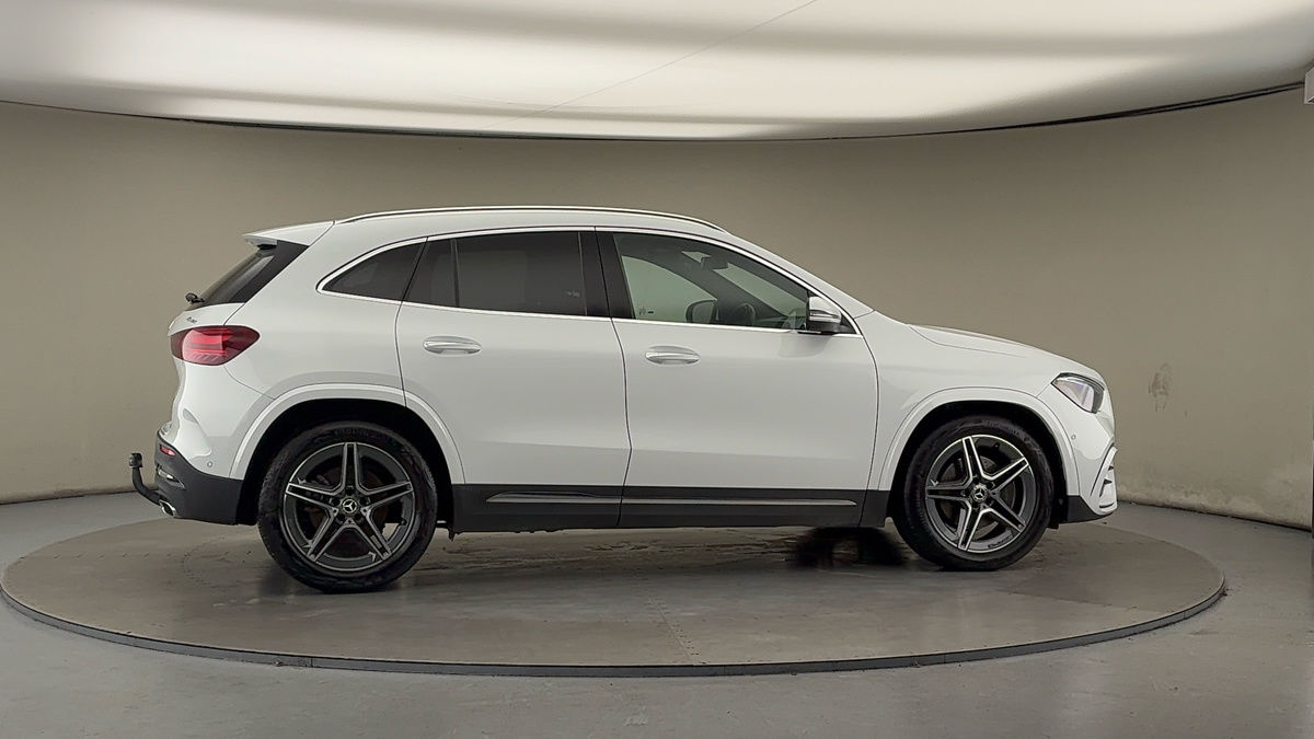 More views of Mercedes-Benz GLA