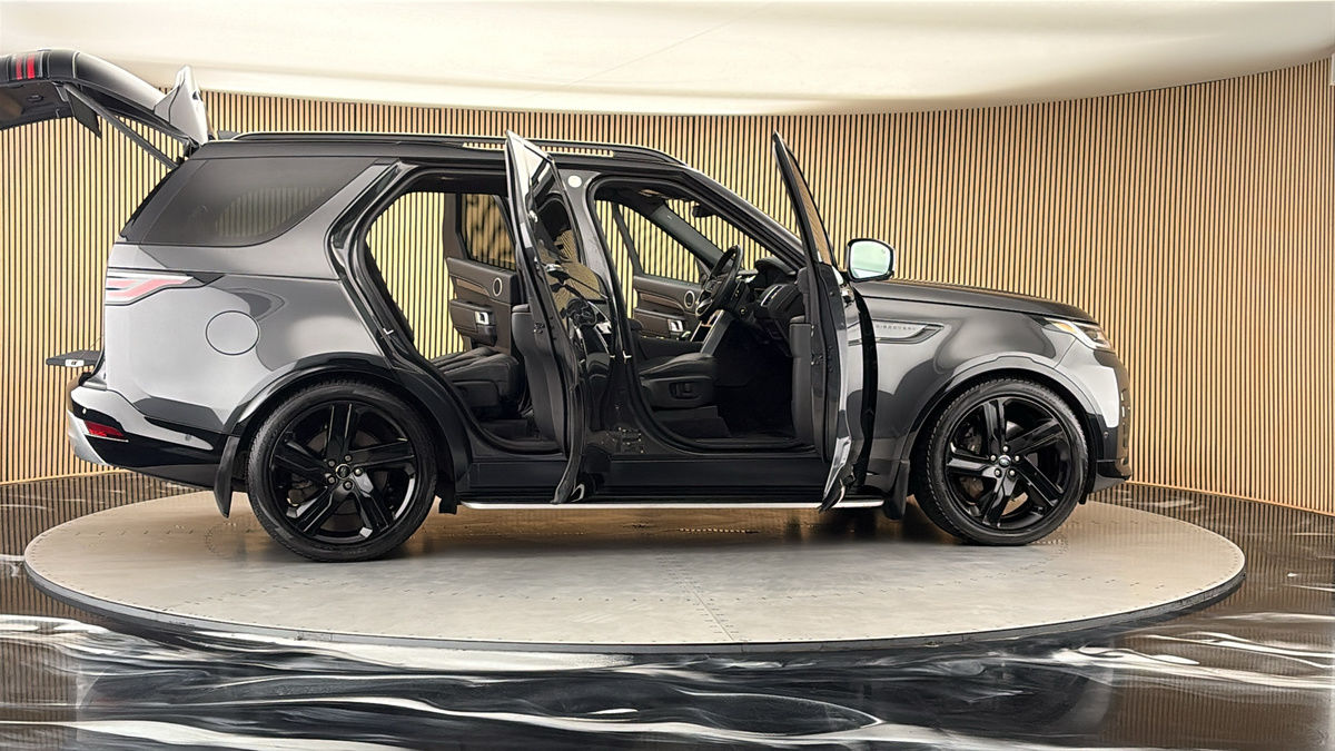 More views of Land Rover Discovery