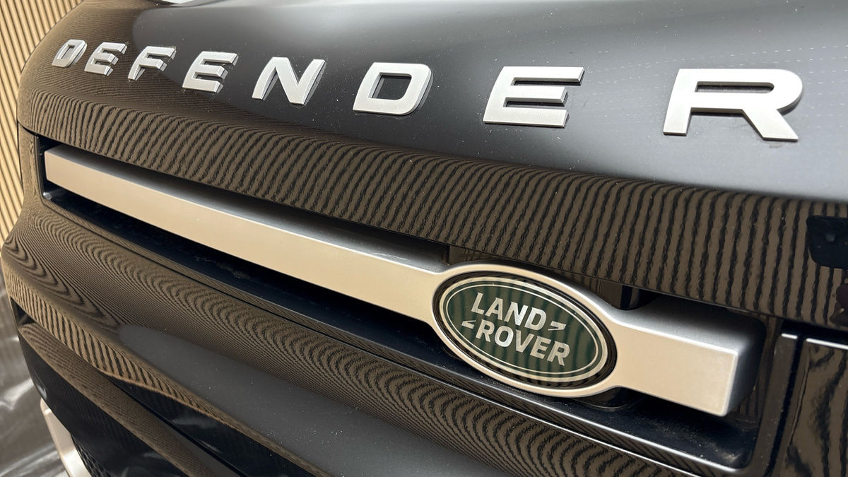 Land Rover Defender 110 Image 24