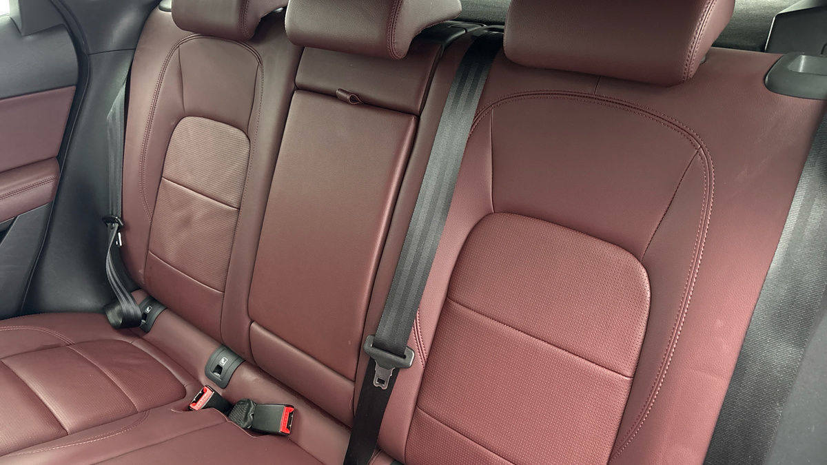 Jaguar E-PACE Image 8