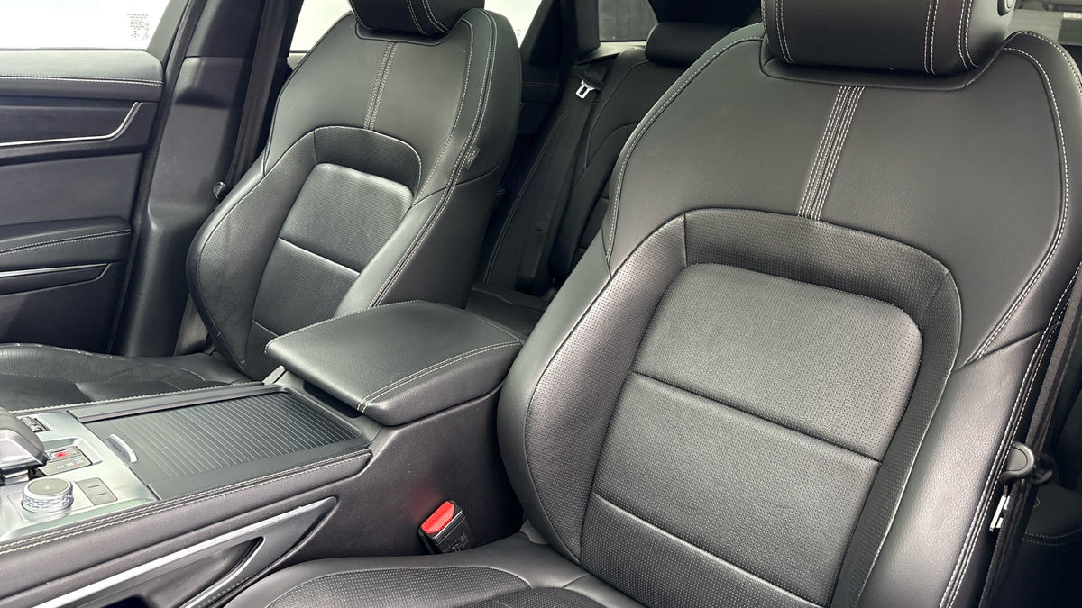 Jaguar F-PACE Image 7