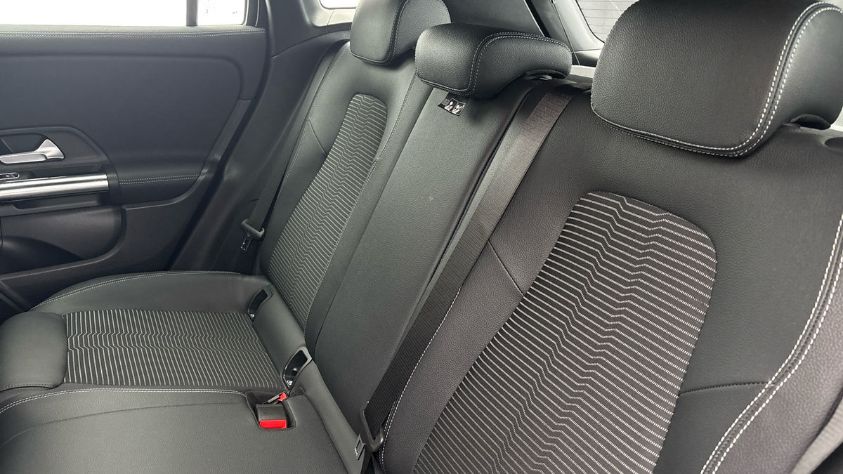Mercedes-Benz GLA Image 8