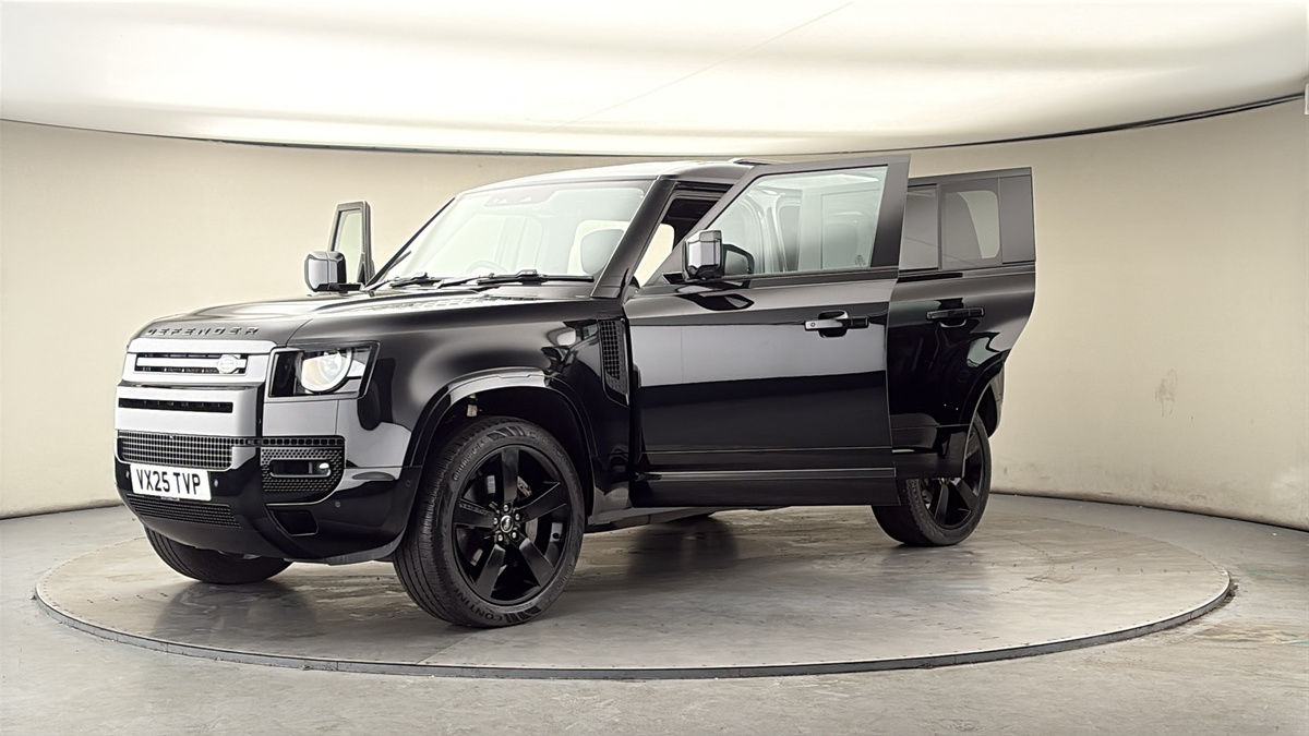 Land Rover Defender 110 Image 22