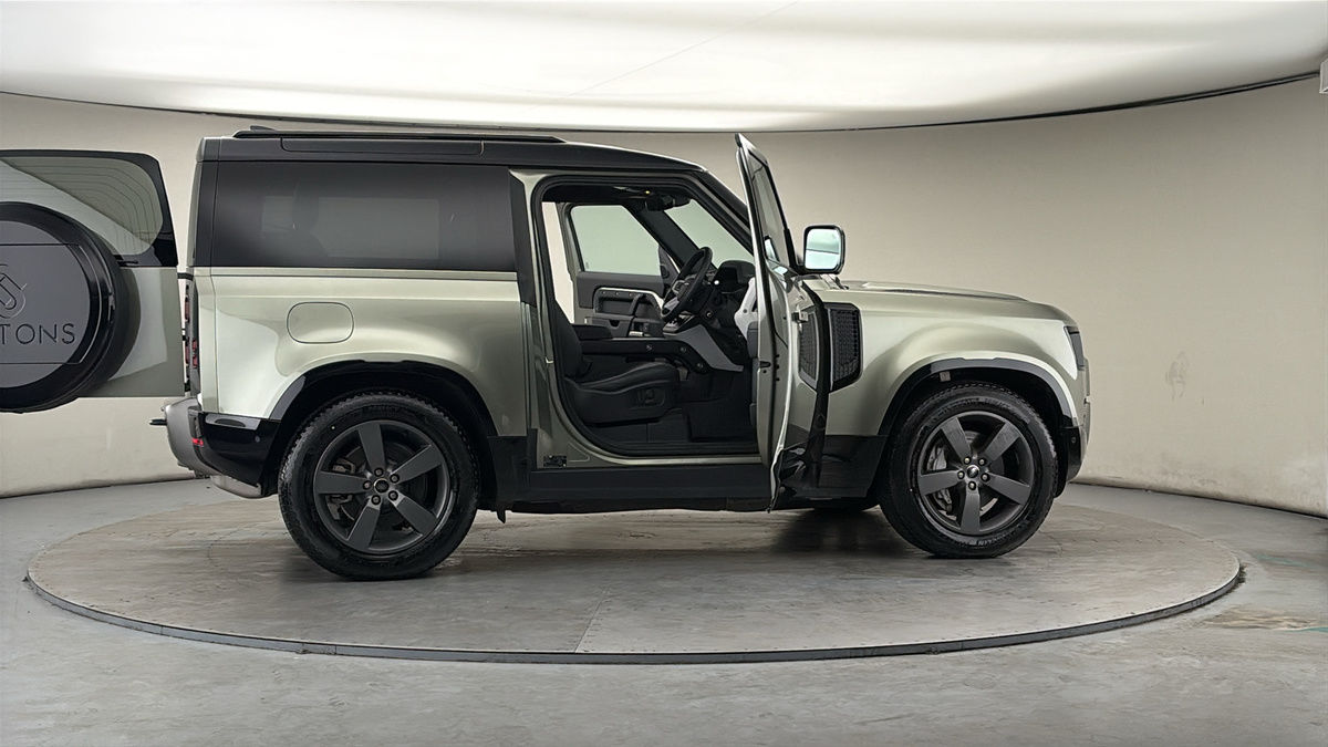 More views of Land Rover Defender 90
