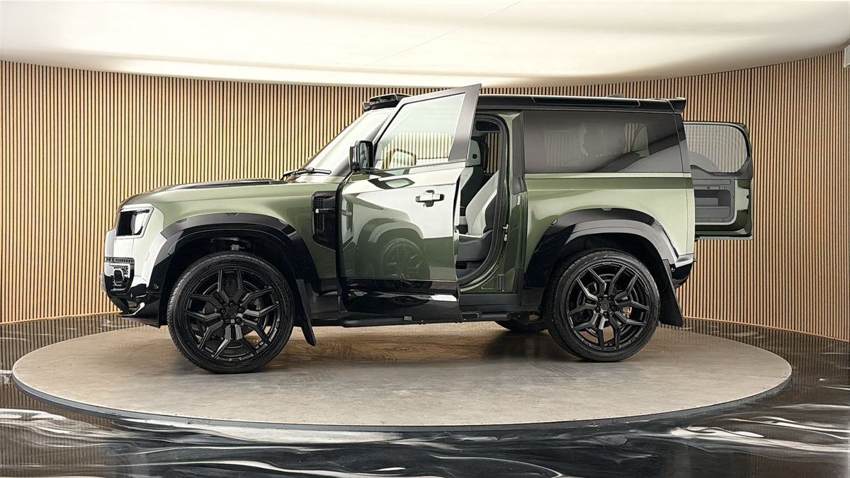 More views of Land Rover Defender 90