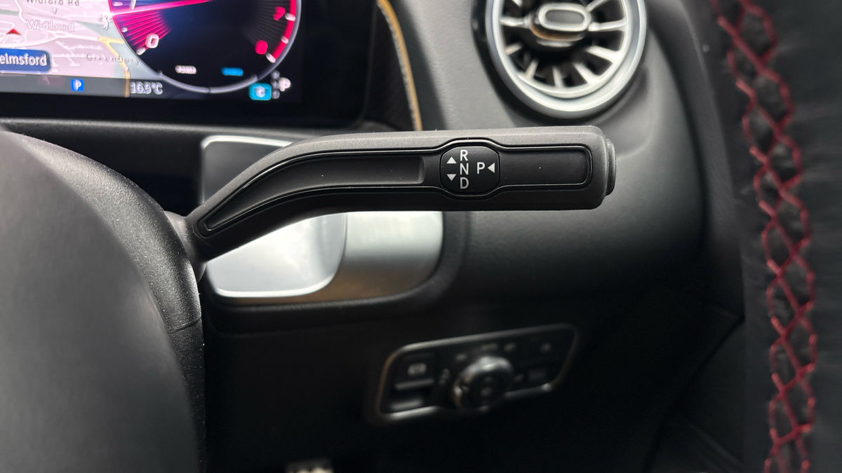 Mercedes-Benz GLB Image 6
