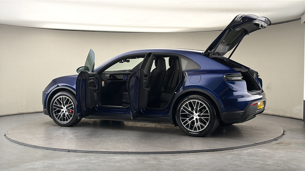 More views of Porsche Macan