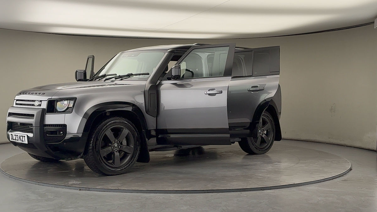 Land Rover Defender 110 Image 22