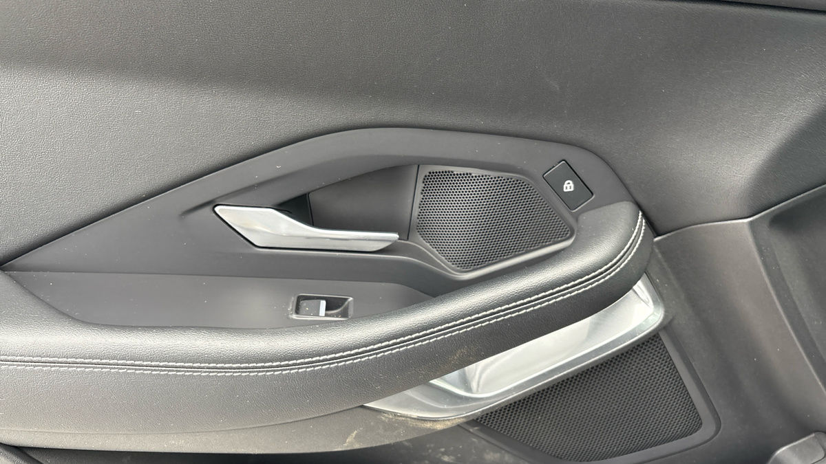 Jaguar E-PACE Image 19