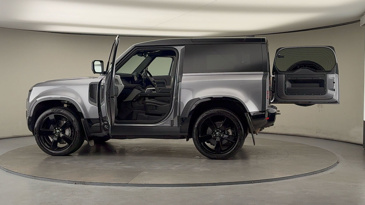 More views of Land Rover Defender 90