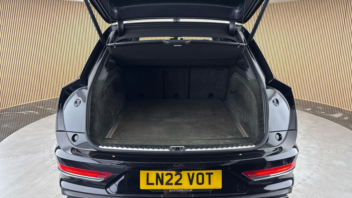 Bentley Bentayga Image 11
