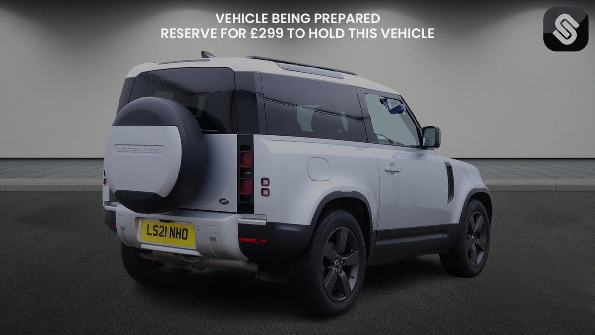 Land Rover Defender 90 Image 4